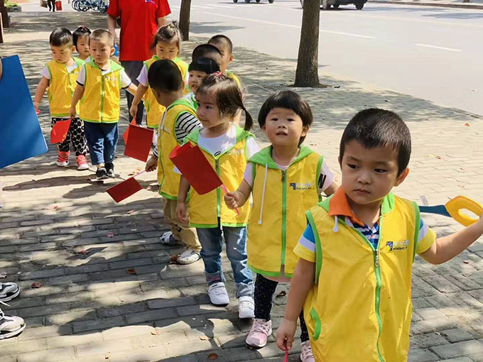 “向國(guó)旗敬禮、弘揚(yáng)愛(ài)國(guó)精神”--記嬰智貝佳老閔行園兒童之家托管班國(guó)慶活動(dòng)